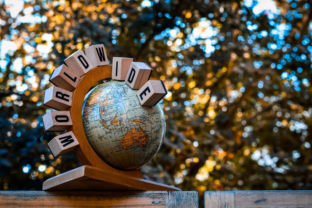 Global payroll. Employee of Record (EOR)